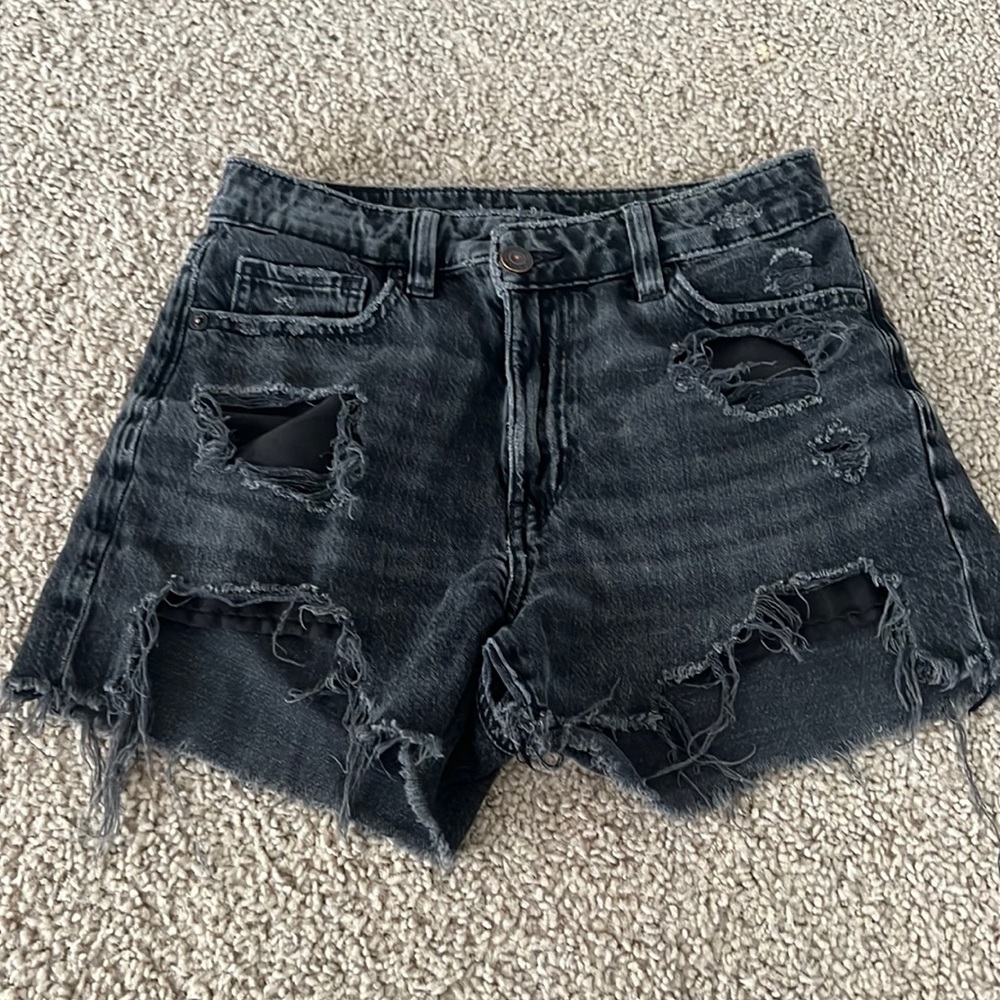 American Eagle distressed denim shorts. Size 00.